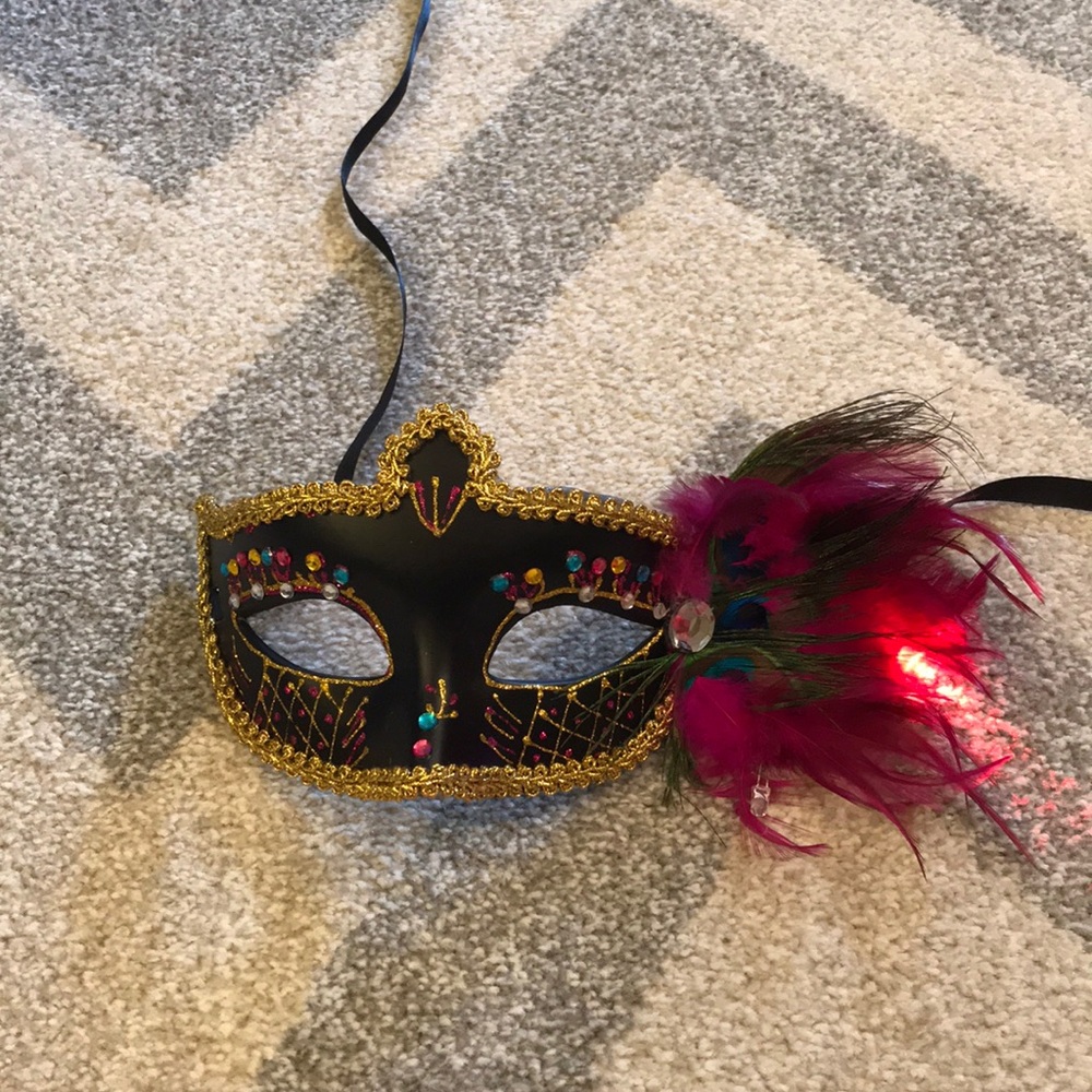 Masquerade Mask - Picture 2 of 4
